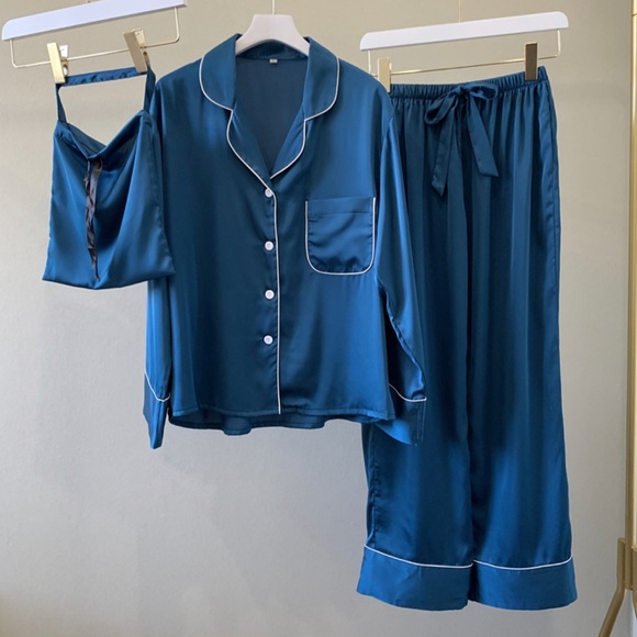two piece luxury satin silk pajama set - Picture 6 of 7